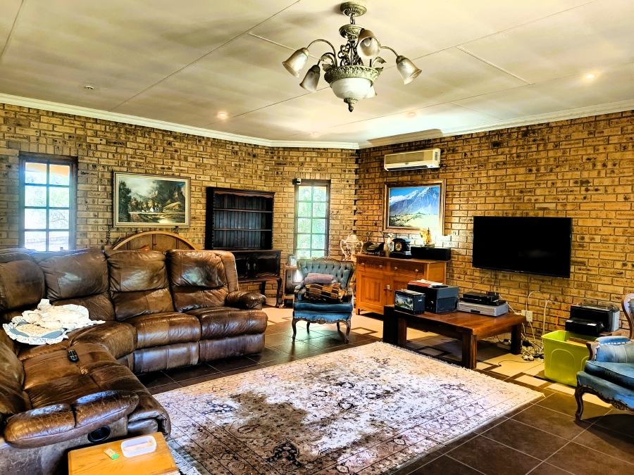 6 Bedroom Property for Sale in Kameeldrift East Gauteng