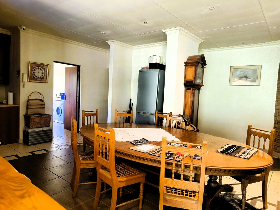 6 Bedroom Property for Sale in Kameeldrift East Gauteng