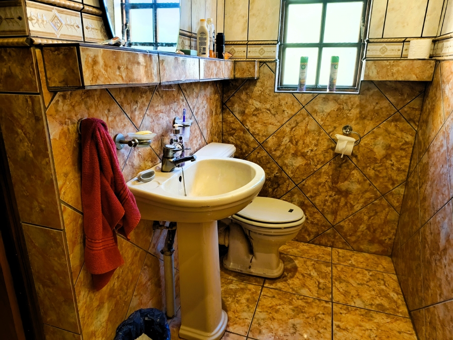 6 Bedroom Property for Sale in Kameeldrift East Gauteng