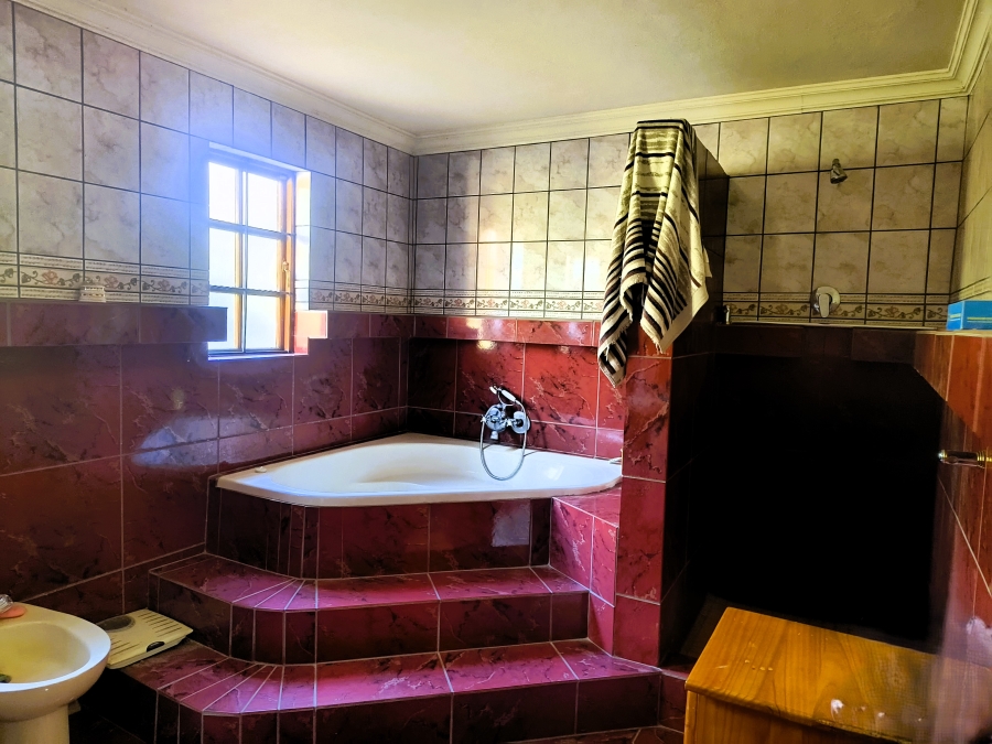 6 Bedroom Property for Sale in Kameeldrift East Gauteng