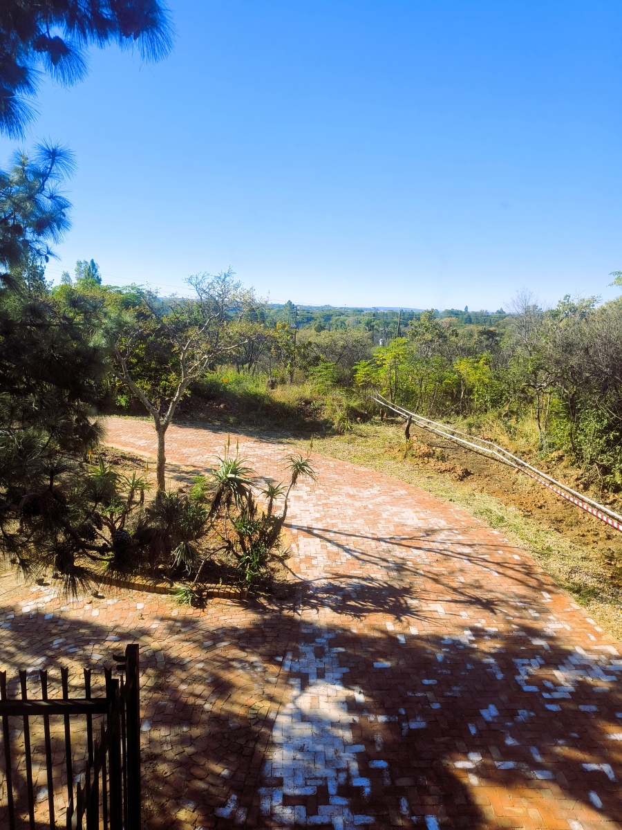 6 Bedroom Property for Sale in Kameeldrift East Gauteng