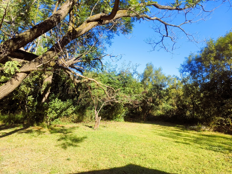 6 Bedroom Property for Sale in Kameeldrift East Gauteng