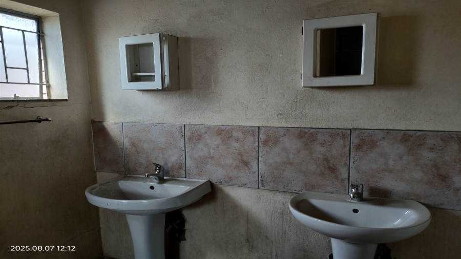 To Let commercial Property for Rent in Mostyn Park Gauteng