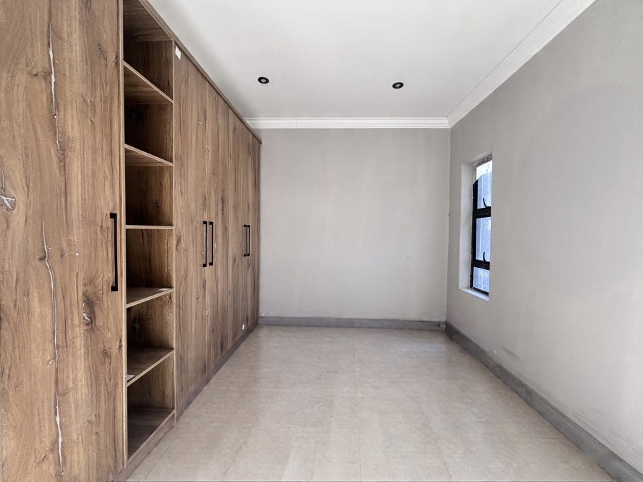 5 Bedroom Property for Sale in Six Fountains Residential Estate Gauteng