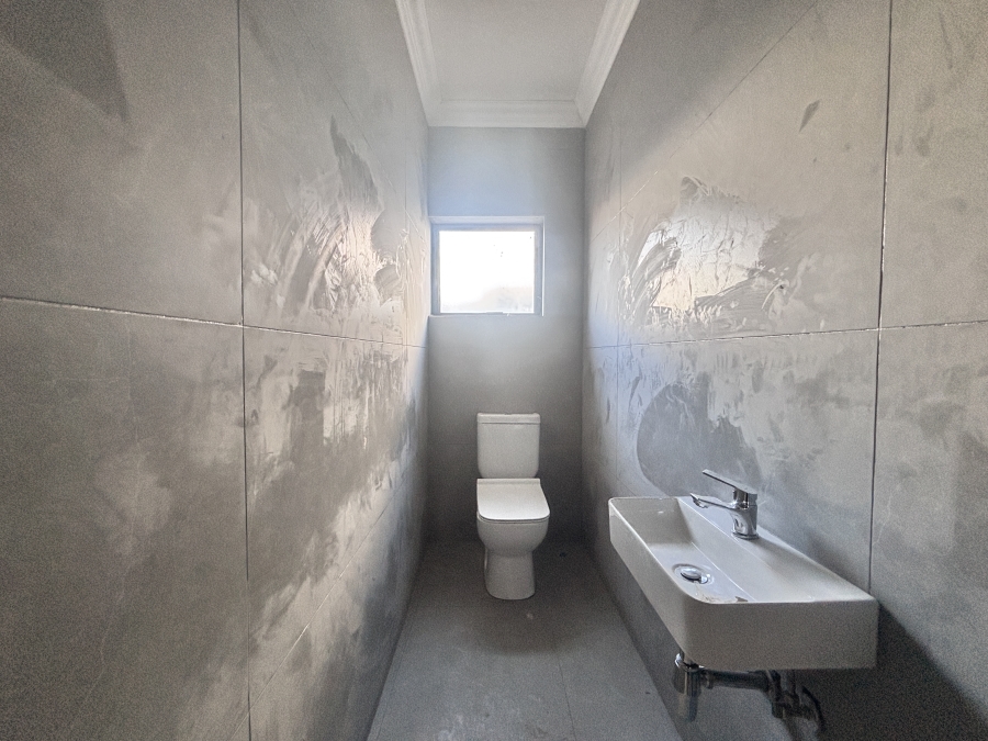 5 Bedroom Property for Sale in Six Fountains Residential Estate Gauteng