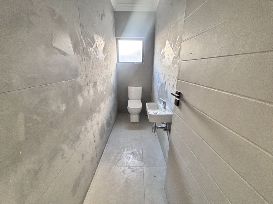 5 Bedroom Property for Sale in Six Fountains Residential Estate Gauteng