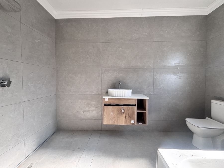 5 Bedroom Property for Sale in Six Fountains Residential Estate Gauteng