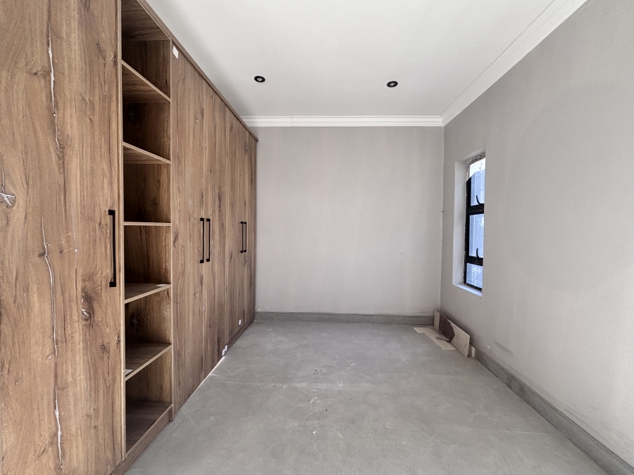 5 Bedroom Property for Sale in Six Fountains Residential Estate Gauteng