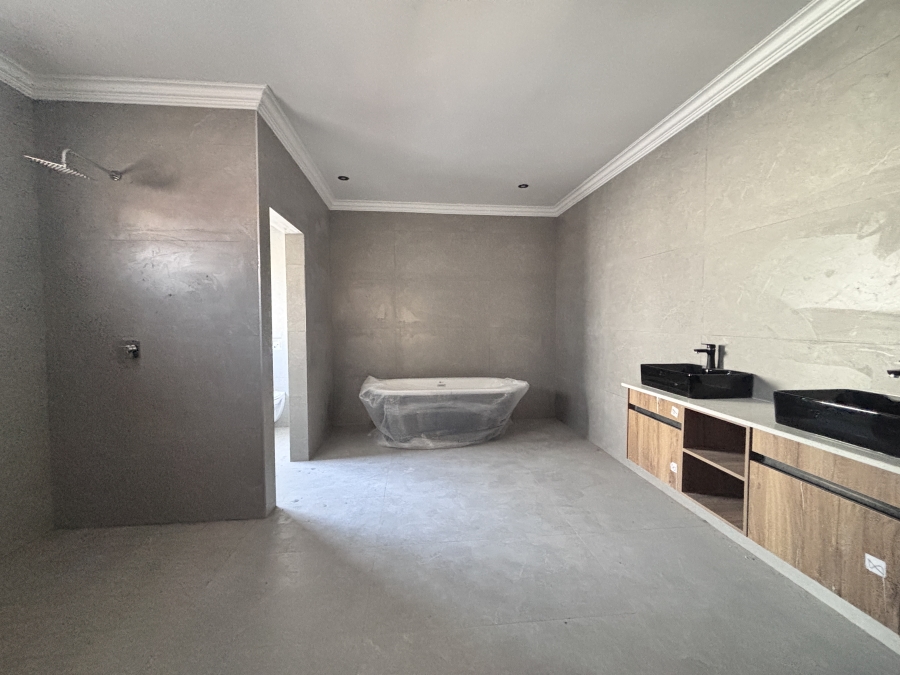 5 Bedroom Property for Sale in Six Fountains Residential Estate Gauteng