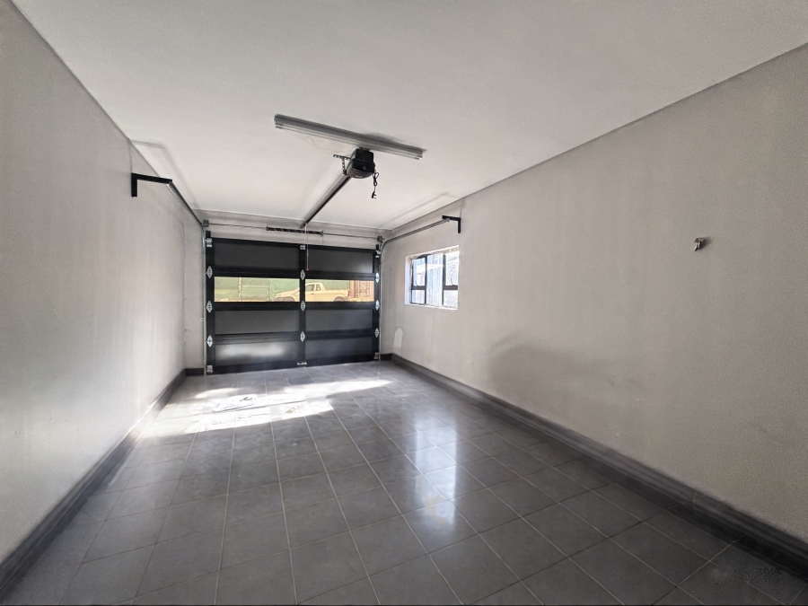 5 Bedroom Property for Sale in Six Fountains Residential Estate Gauteng