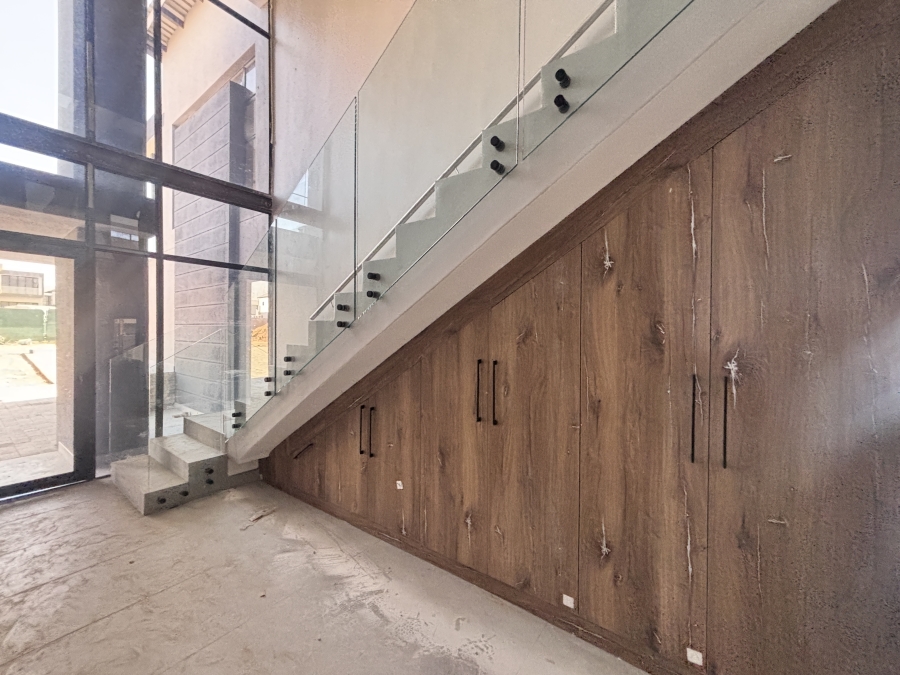 5 Bedroom Property for Sale in Six Fountains Residential Estate Gauteng