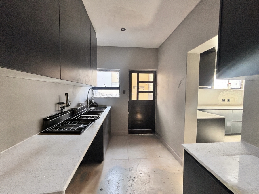 5 Bedroom Property for Sale in Six Fountains Residential Estate Gauteng