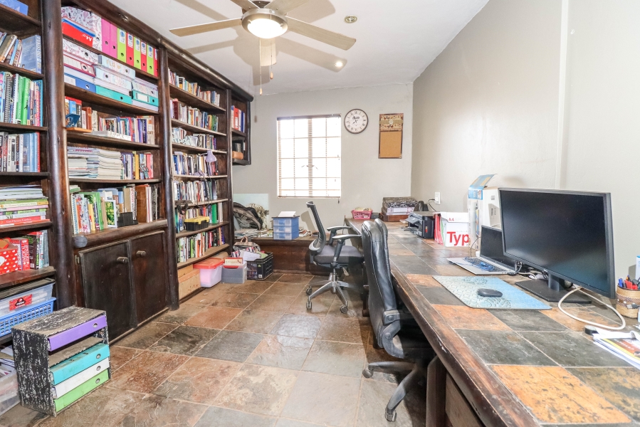 4 Bedroom Property for Sale in Mnandi Gauteng