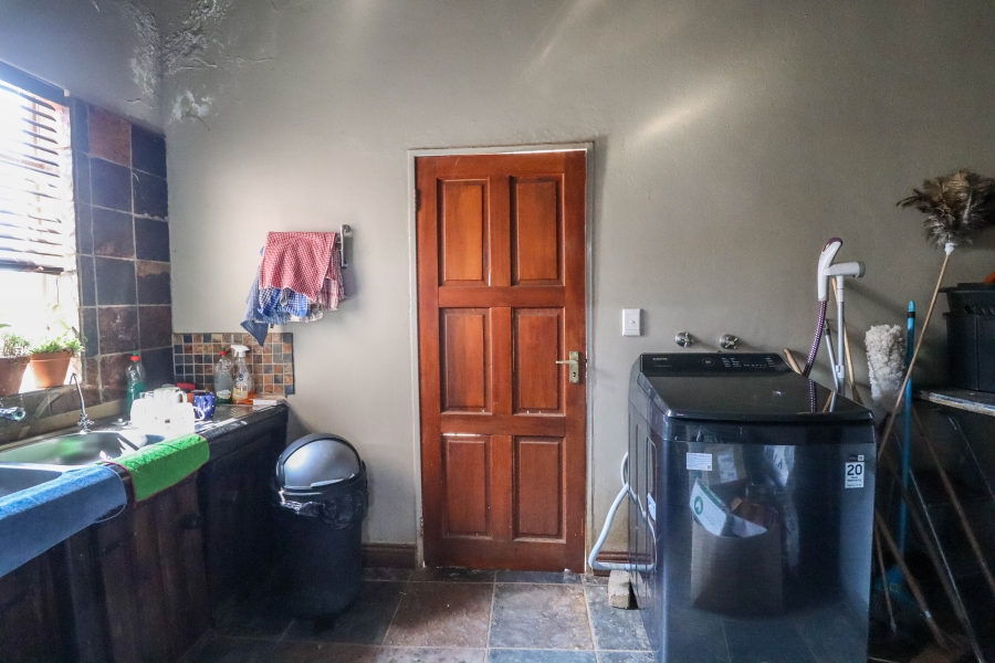 4 Bedroom Property for Sale in Mnandi Gauteng