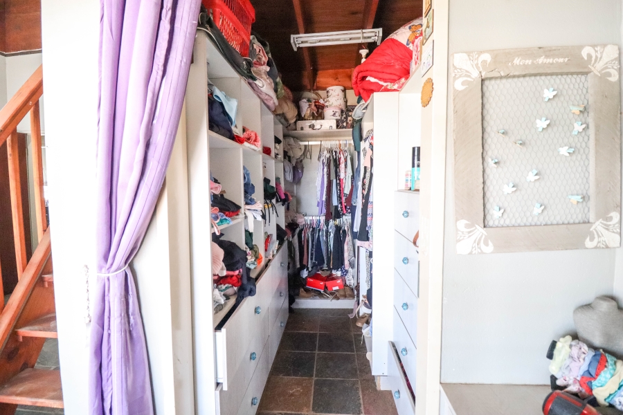 4 Bedroom Property for Sale in Mnandi Gauteng