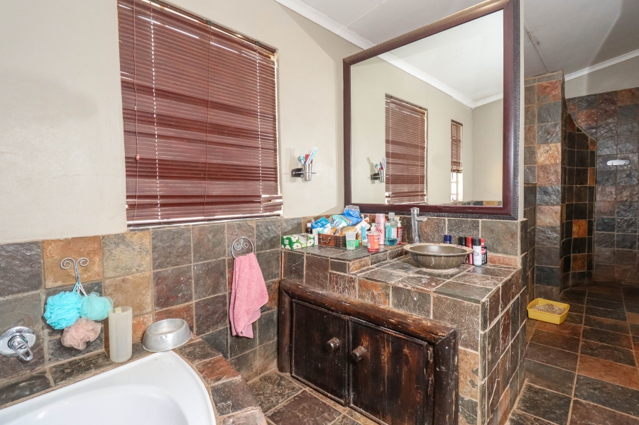 4 Bedroom Property for Sale in Mnandi Gauteng