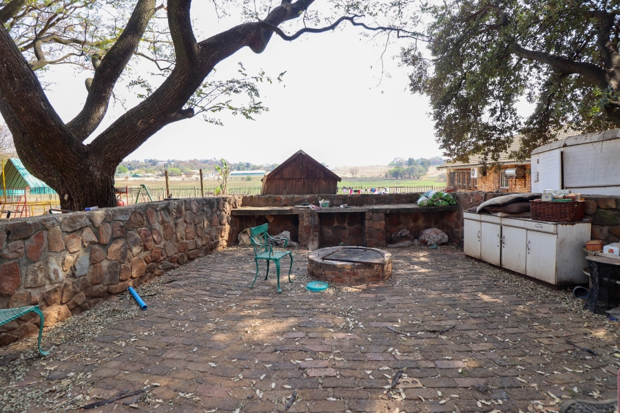 4 Bedroom Property for Sale in Mnandi Gauteng