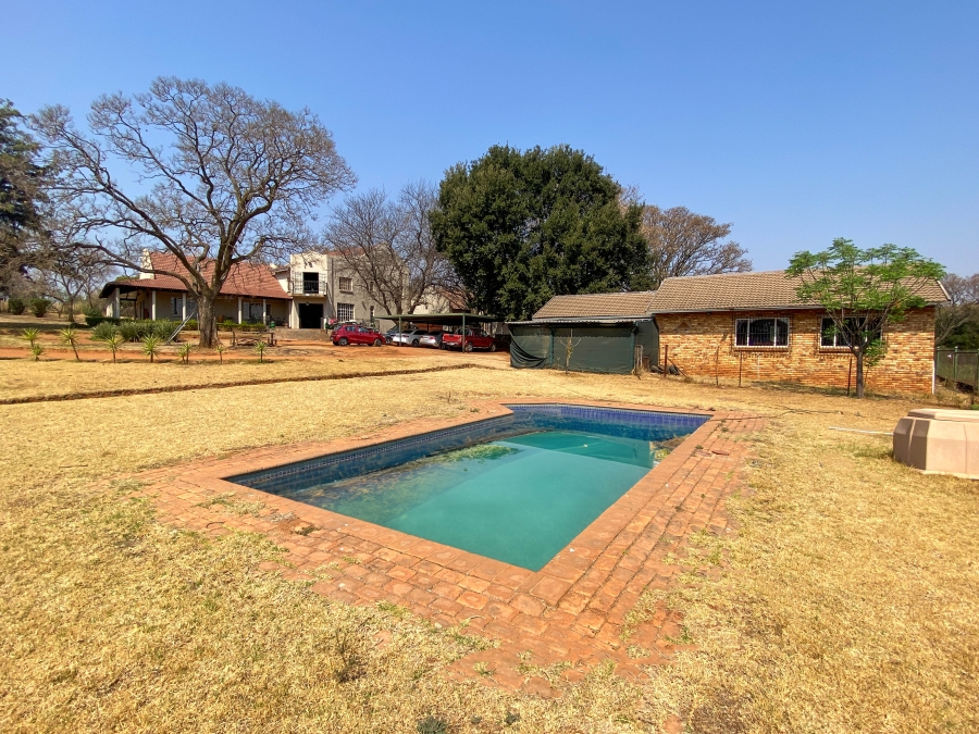 4 Bedroom Property for Sale in Mnandi Gauteng