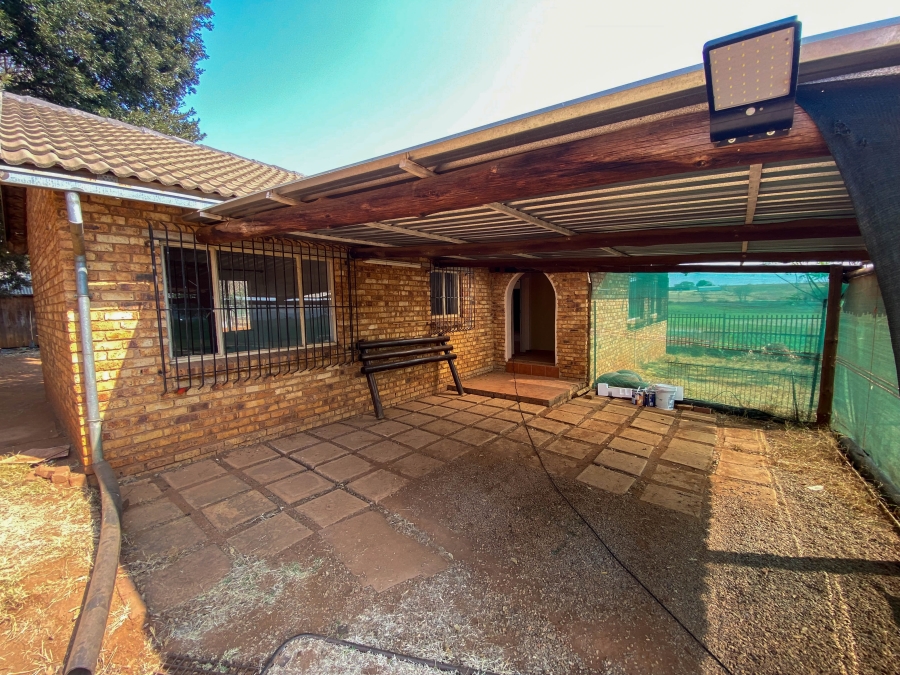4 Bedroom Property for Sale in Mnandi Gauteng