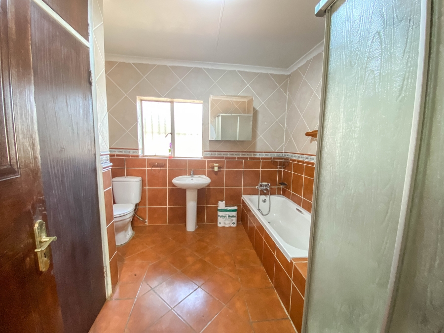 4 Bedroom Property for Sale in Mnandi Gauteng