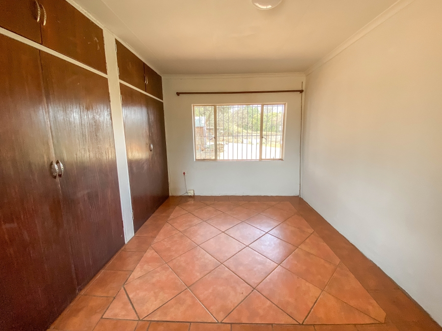 4 Bedroom Property for Sale in Mnandi Gauteng