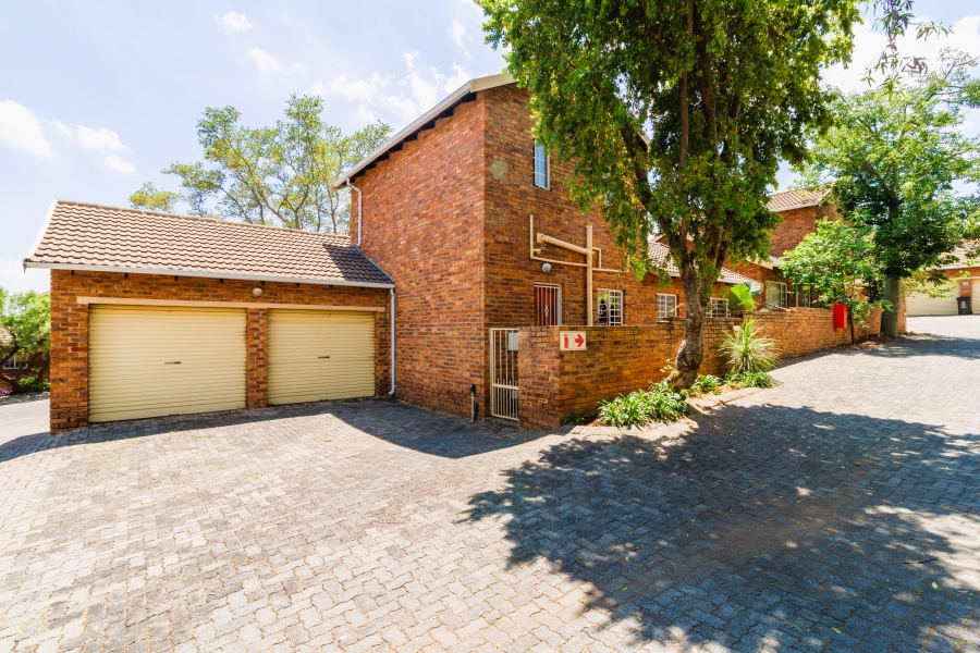 3 Bedroom Property for Sale in Wilgeheuwel Gauteng
