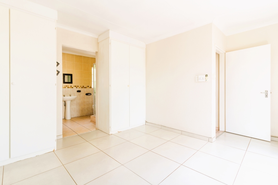 3 Bedroom Property for Sale in Wilgeheuwel Gauteng