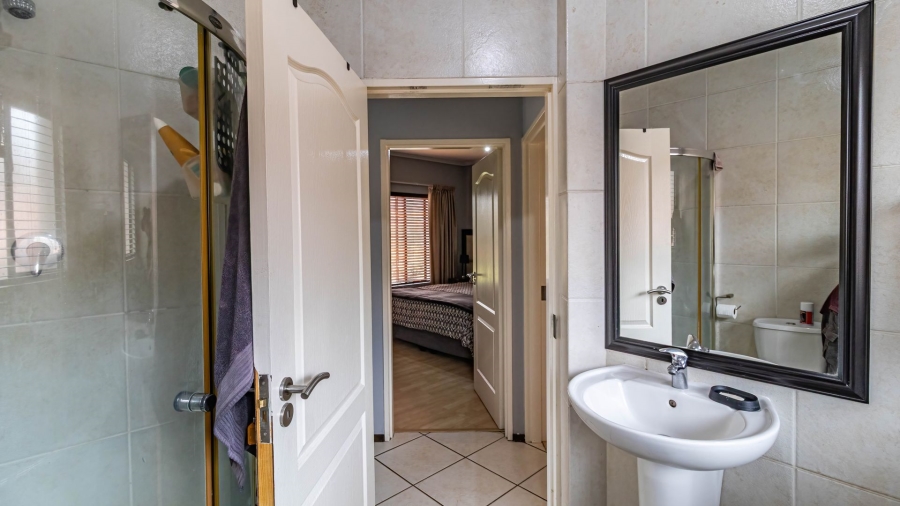 2 Bedroom Property for Sale in Glenvista Gauteng