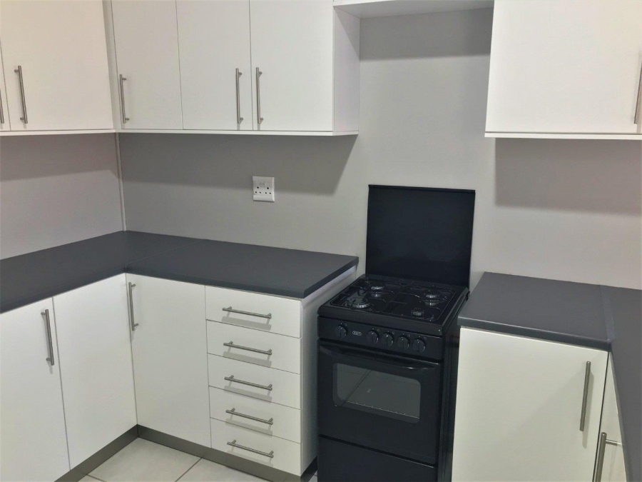 To Let 2 Bedroom Property for Rent in Peacehaven Industrial Gauteng