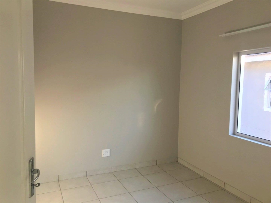 To Let 2 Bedroom Property for Rent in Peacehaven Industrial Gauteng