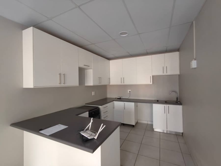 To Let 2 Bedroom Property for Rent in Peacehaven Industrial Gauteng