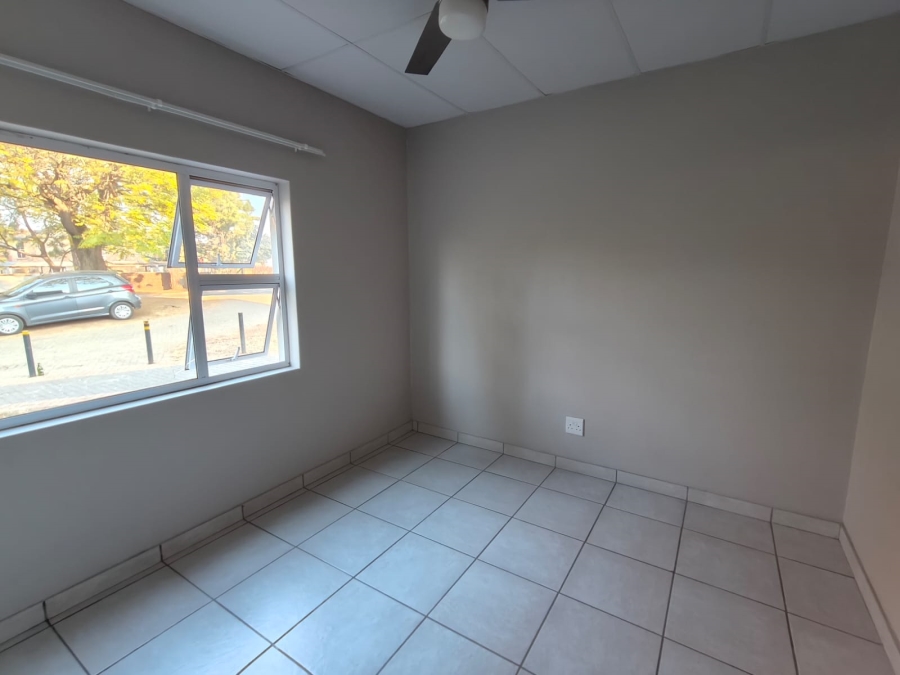 To Let 2 Bedroom Property for Rent in Peacehaven Industrial Gauteng