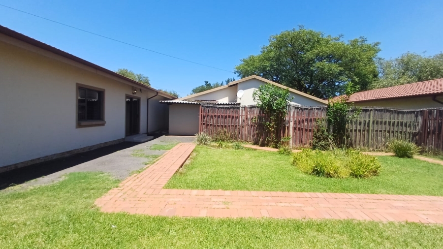 To Let 3 Bedroom Property for Rent in Albertsdal Gauteng