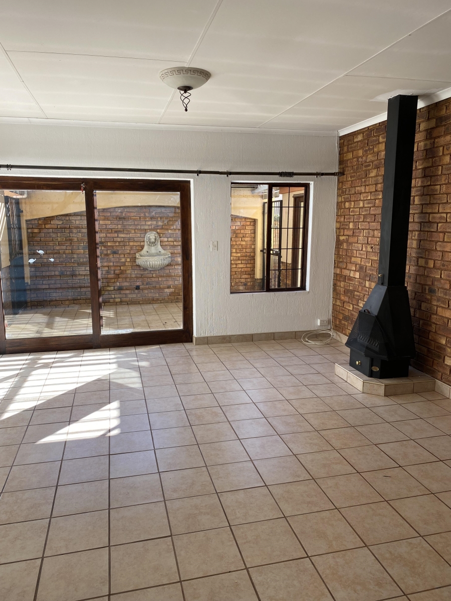 3 Bedroom Property for Sale in Murrayfield Gauteng
