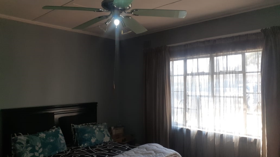 4 Bedroom Property for Sale in Vanderbijlpark Cw 6 Gauteng