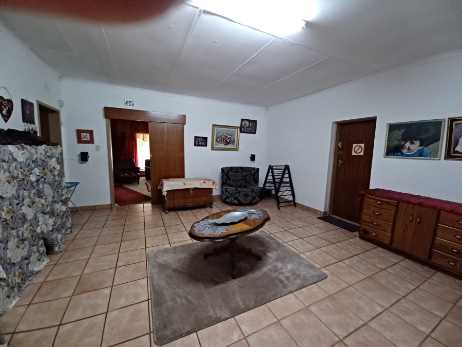 5 Bedroom Property for Sale in Flora Gardens Gauteng