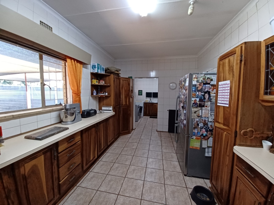 5 Bedroom Property for Sale in Flora Gardens Gauteng