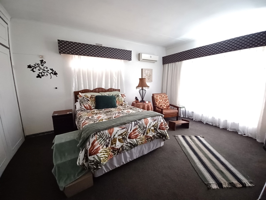 5 Bedroom Property for Sale in Flora Gardens Gauteng