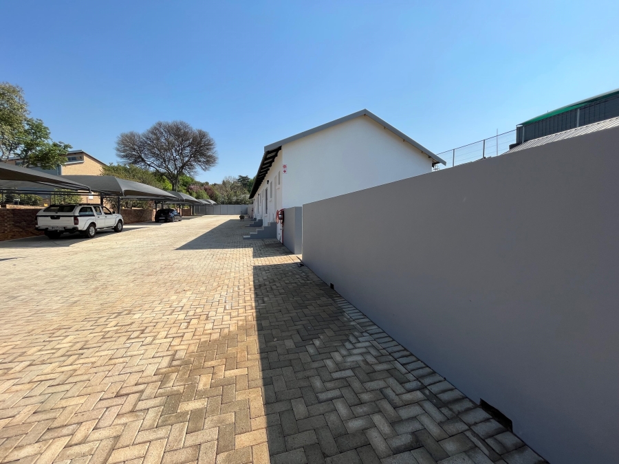 To Let 2 Bedroom Property for Rent in Linden Gauteng