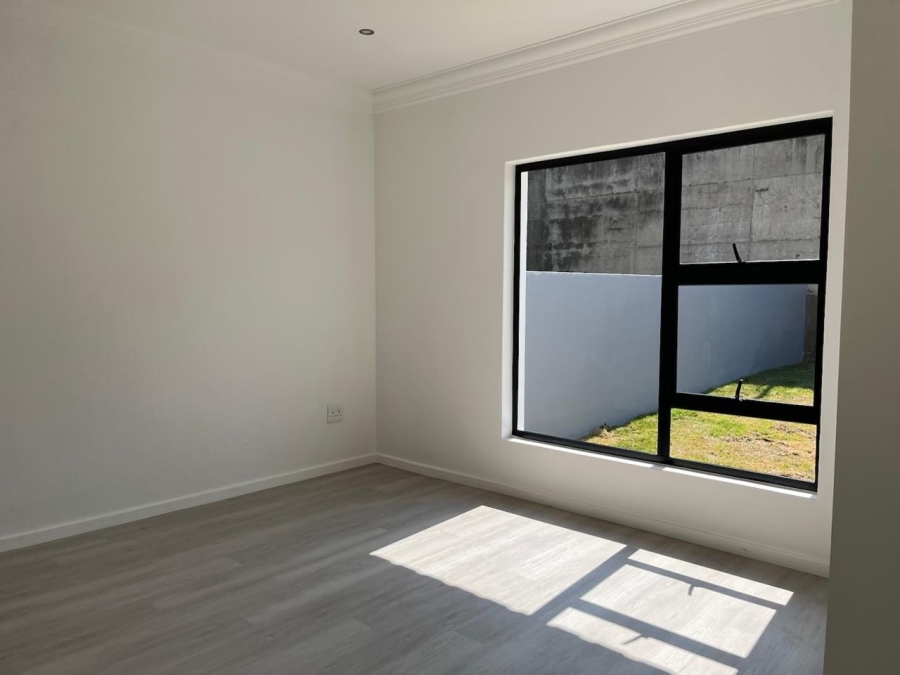 To Let 2 Bedroom Property for Rent in Linden Gauteng