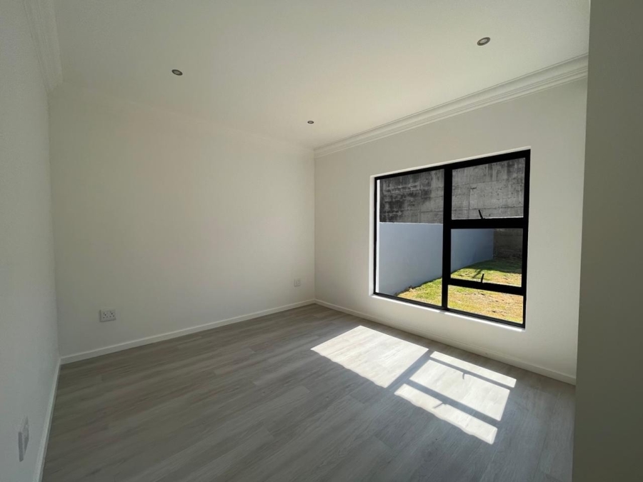 To Let 2 Bedroom Property for Rent in Linden Gauteng