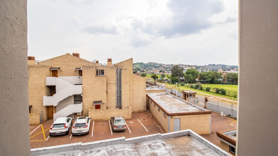 2 Bedroom Property for Sale in Glenanda Gauteng