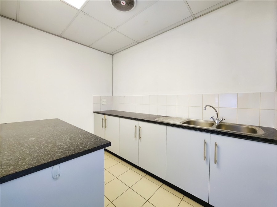 To Let Commercial Property for Rent in Strubensvallei Gauteng