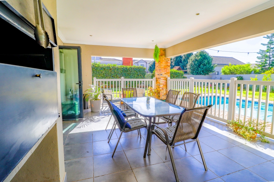 5 Bedroom Property for Sale in Midstream Hill Gauteng