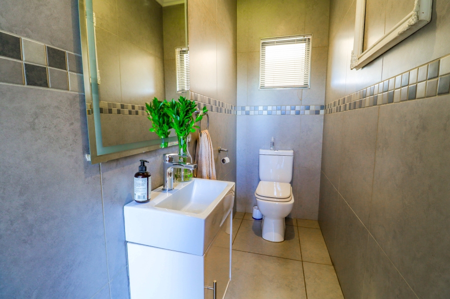 5 Bedroom Property for Sale in Midstream Hill Gauteng