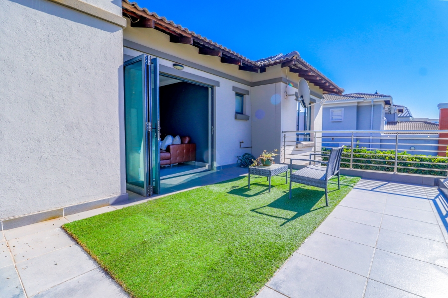 5 Bedroom Property for Sale in Midstream Hill Gauteng