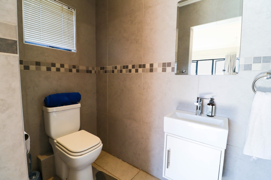 5 Bedroom Property for Sale in Midstream Hill Gauteng