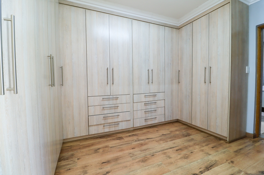 5 Bedroom Property for Sale in Midstream Hill Gauteng