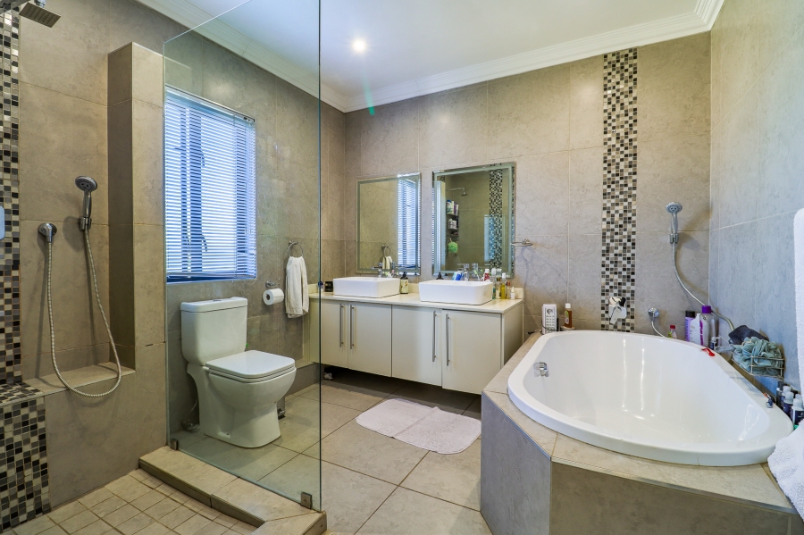 5 Bedroom Property for Sale in Midstream Hill Gauteng