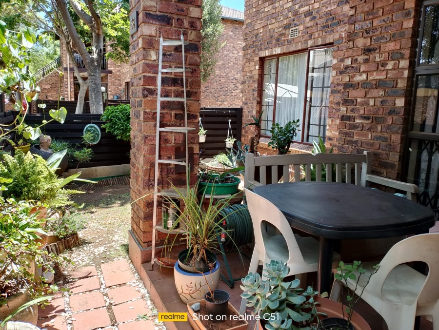 2 Bedroom Property for Sale in Sonneveld Gauteng